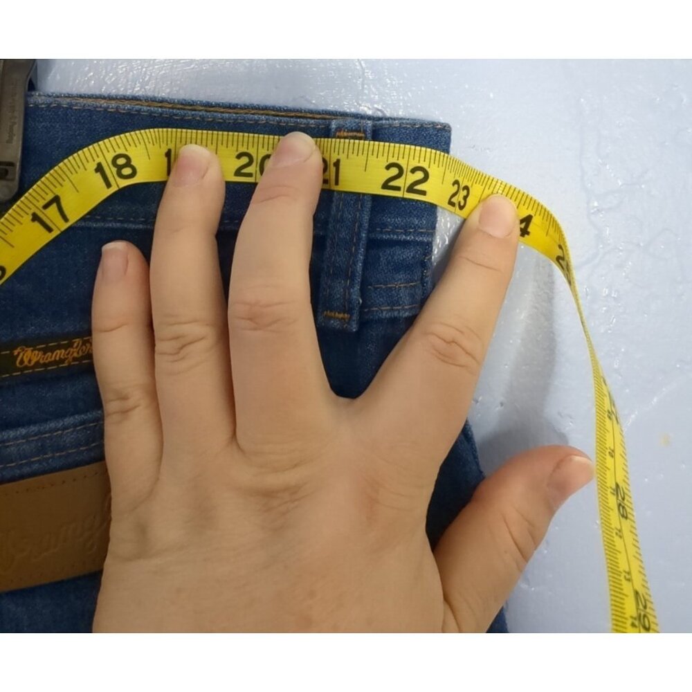 Wrangler Men Denim Jeans Size 46x30 Relaxed Fit Blue Cotton Classic Straight Leg - Picture 8 of 10